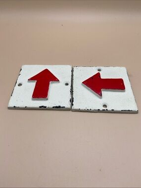 Creative Co-op Red Arrows Cast Iron Square Directional Signs